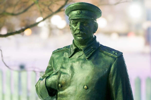 В Хакасии идет опрос об установке памятника Сталину