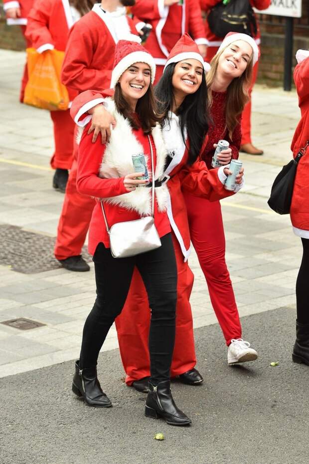 Santacon London 2018: грандиозная попойка Санта-Клаусов в Лондоне