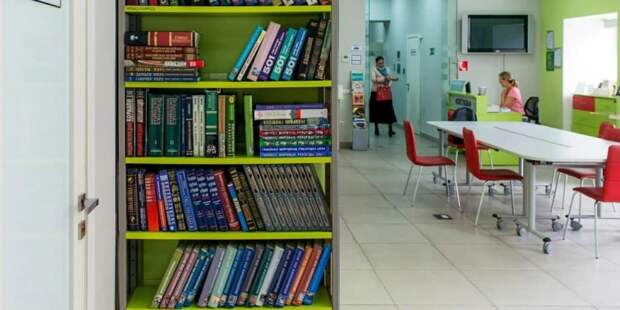 Библиотека на Петра Романова продлила ограниченный прием читателей из-за ремонта