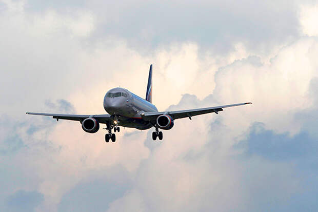 Самолет Sukhoi Superjet 100