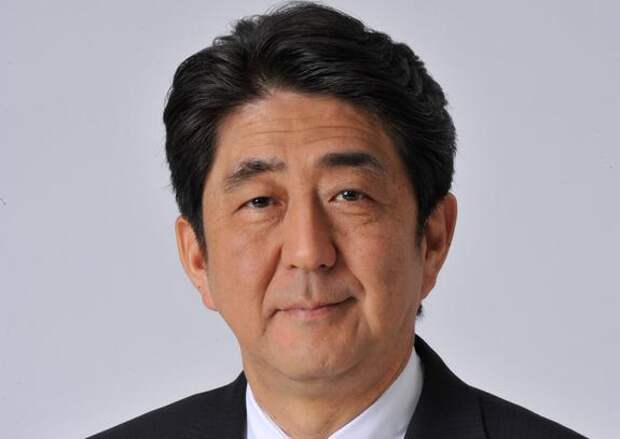 Премьер Японии анонсировал мирный договор с Россией