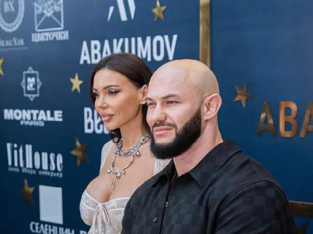 Джиган пытается вернуть Оксану Самойлову и преподносит ей роскошный букет