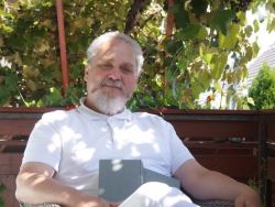 Новость на Newsland: Зубов: россиян готовят к тому, что надо закругляться с Крымом