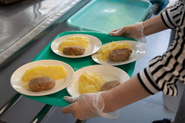 Тульский Роспотребнадзор нашел нарушения при организации питания в школах