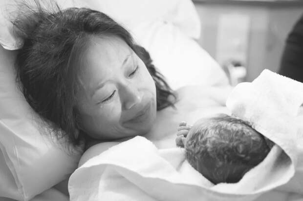 3.Hình-ảnh-ấn-tượng-của-người-mẹ-đầy-ngạc-nhiên-khi-biết-tin-sau-khi-sinh-nhịp-tin-tức-online-1537x1024