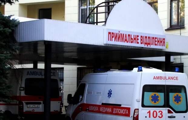 СМИ: восемь человек ранены в результате нападения боевиков "Правого сектора" в Мукачево СМИ: восемь человек ранены в результате нападения боевиков "Правого сектора" в Мукачево