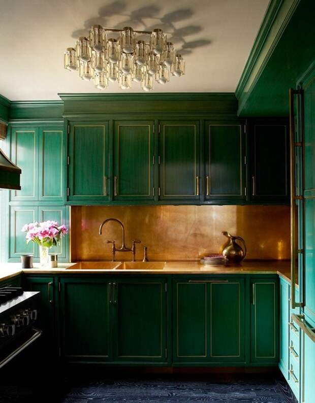 Кухня изумрудного цвета фото