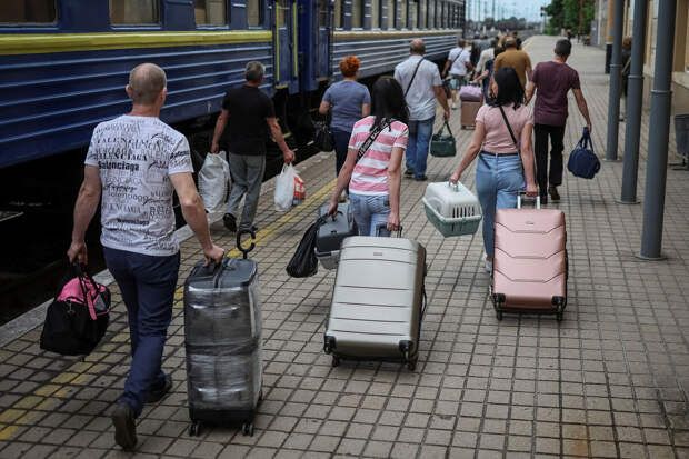 Соцопросы: только треть украинских беженцев планируют вернуться на родину