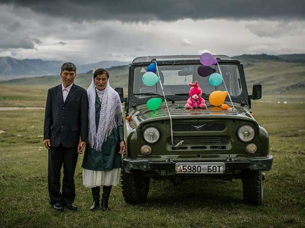 kazakh-wedding-western-mongolia_93267_990x742