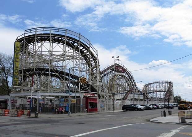 20-Cyclone_Roller_Coaster_Coney_Island_New_York_001-610x435