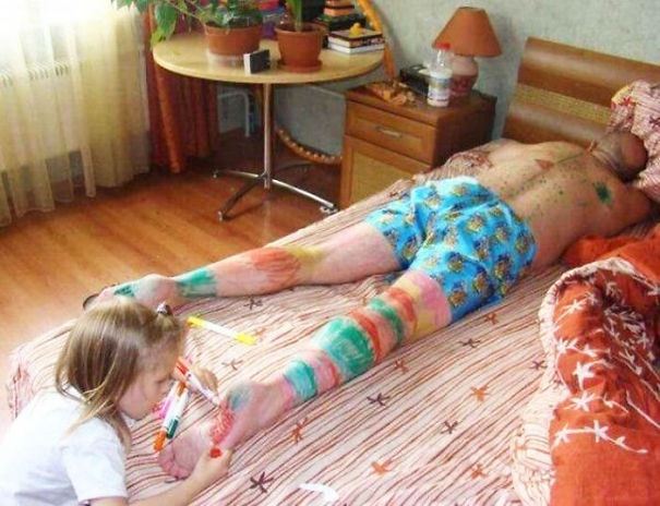 детишки издеваются над родителями 