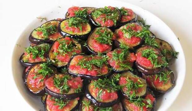 Закуска из баклажанов с помидорами и чесноком