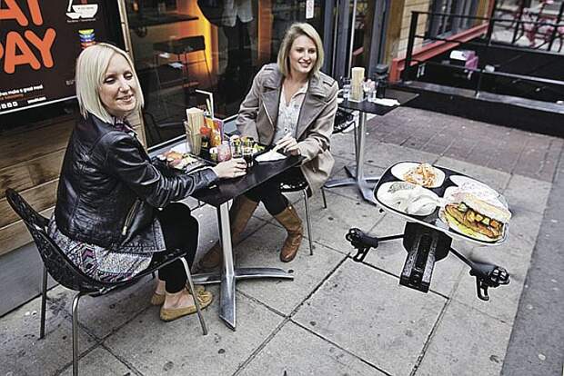 В некоторых ресторанах еду подают дроны-беспилотники.