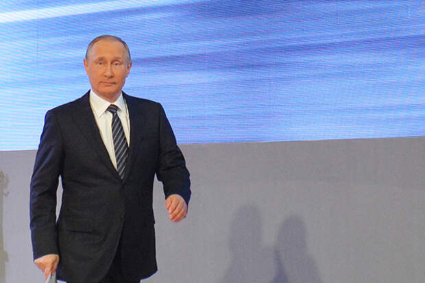 Путин в костюме большое