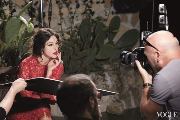 Моника Беллуччи и Доменико Дольче на съемках рекламной компании помады «Red 620»