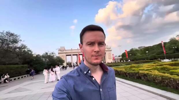 "Этот парень не в себе". Британец рассказал о причинах переезда в Россию