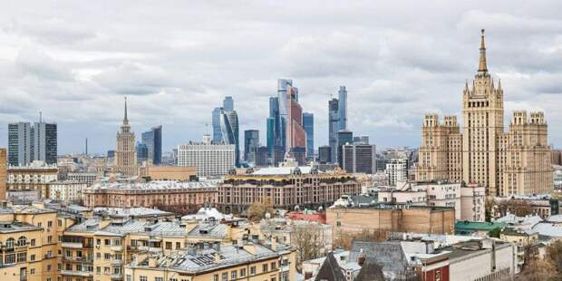 Собянин призвал москвичей соблюдать двухметровую дистанцию. Фото: mos.ru