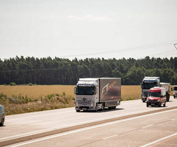 http://wek.ru/images/bespilotnye-gruzoviki-ot-daimler-gotovy-vyexat-na-avtobany-germanii.jpg
