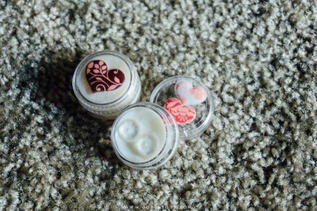 Swirl & Sparkle's Signature line include acrylic diamonds that will aid in deep cleaning both sponges and brushes. See those embossed heart stickers on the lid? Not only do they make the packaging cute, they also aid in further cleaning your makeup tools (as seen in the video).