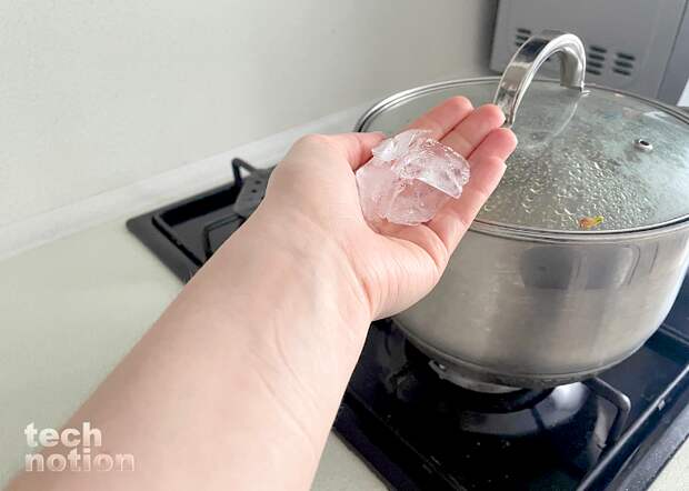 Если бульон получился жирным, бросьте в него кубике льда / Изображение: дзен-канал technotion