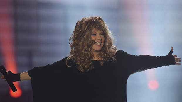 Пугачева пообещала наведаться в церковь к обрадовавшемуся ее отъезду протоиерею Ткачеву