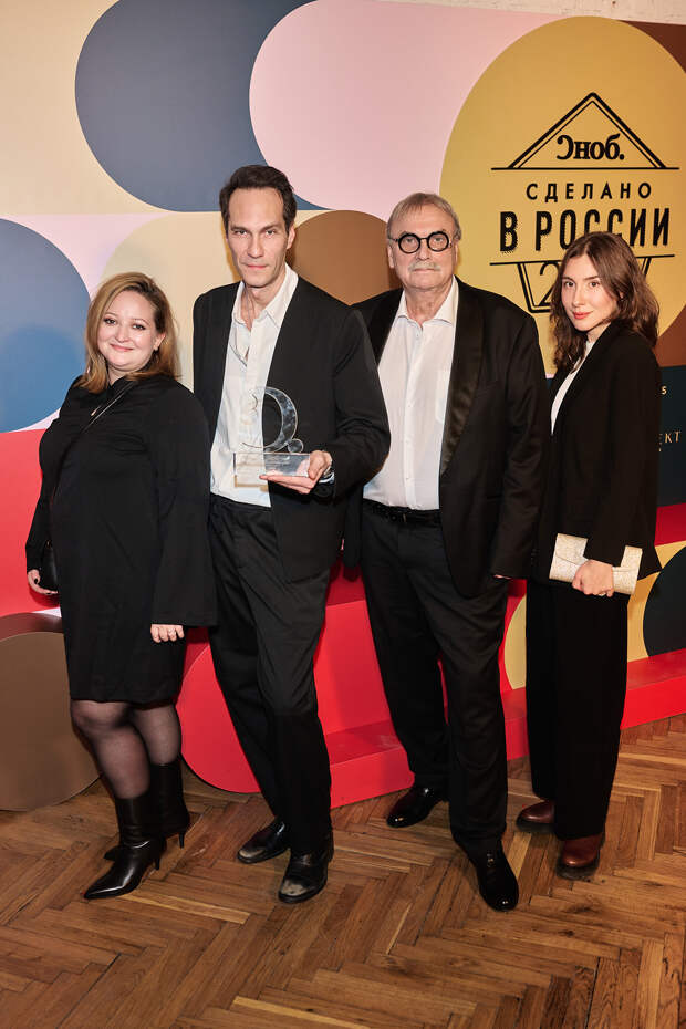 Савва Савельев (второй слева)