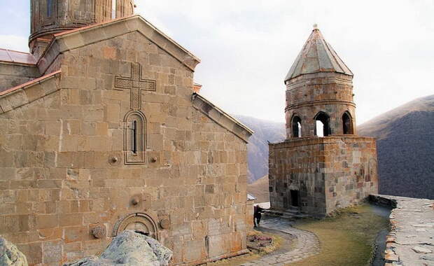 Троицкая церковь в Гергети (Кавказ) Троицкая церковь в Гергети (Кавказ)