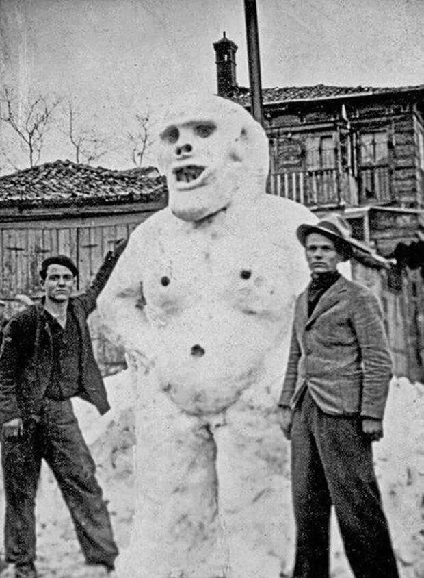 Снеговик в Стамбуле, 1929 год Снеговик в Стамбуле, 1929 год