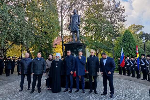 Памятник графу Михаилу Муравьёву-Виленскому был установлен в Калининграде. Это уменьшенная (2,5 метра) копия памятника,...