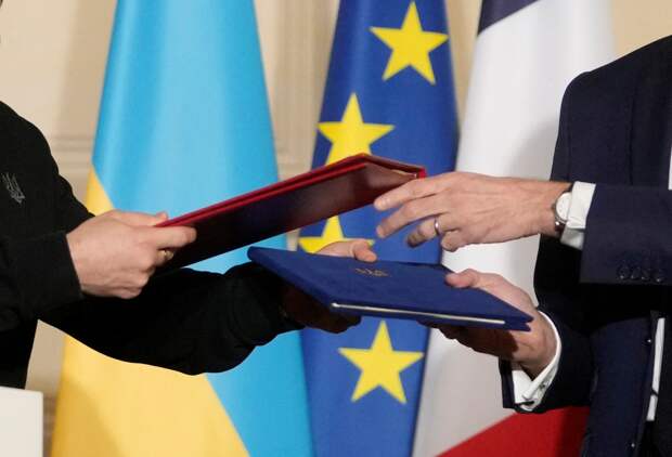 Мирных соглашений по Украине будет два. Кто и с кем, по мнению Киева, должен подписывать документы?