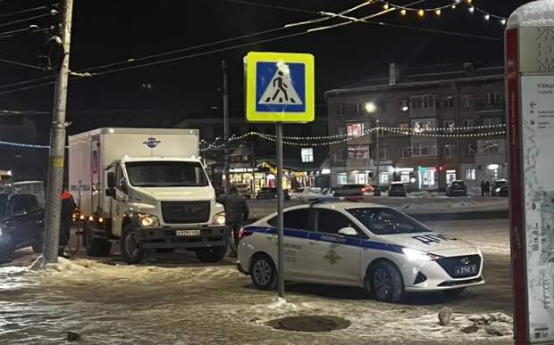 Рязанские коммунальные службы провели уборку в районе площади Свободы