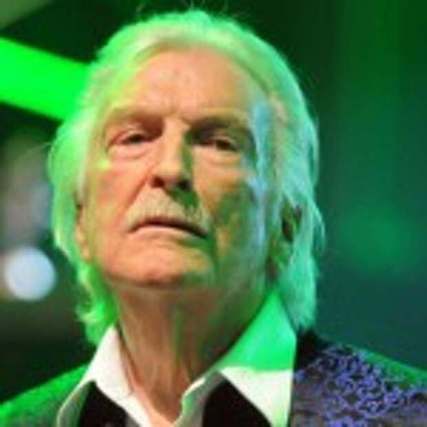 ARCHIV - Der Musiker James Last steht am 16.04.2011 in der o2 World in Berlin auf der Bühne. Der Musiker starb am 09.06.2015 mit 86 Jahren in Florida (USA), wie sein langjähriger Konzertveranstalter Semmel Concerts am 10.06.2015 in Berlin mitteilte. Foto: Britta Pedersen/dpa +++(c) dpa - Bildfunk+++