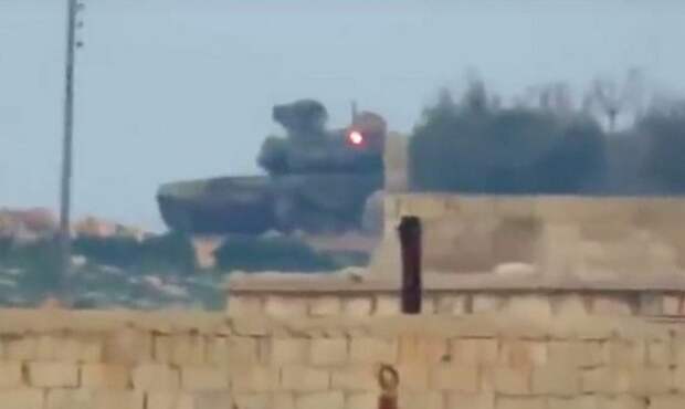 Российский танк Т-90 с легкостью выдержал попадание американской ПТУР (ВИДЕО) Российский танк Т-90 с легкостью выдержал попадание американской ПТУР (ВИДЕО)