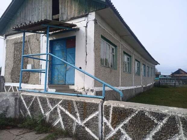 Жители Иргени обеспокоены аварийным состоянием местного ФАПа