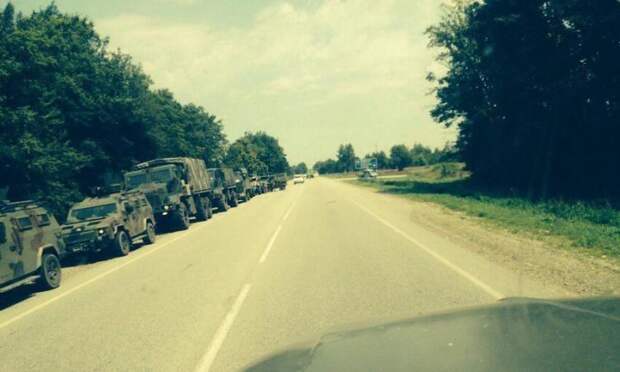 На Мукачево выдвинулись колонны бронетехники На Мукачево двинулись колонны бронетехники без опознавательных знаков