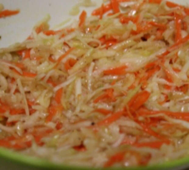 Витаминный салат из репы, моркови и яблока