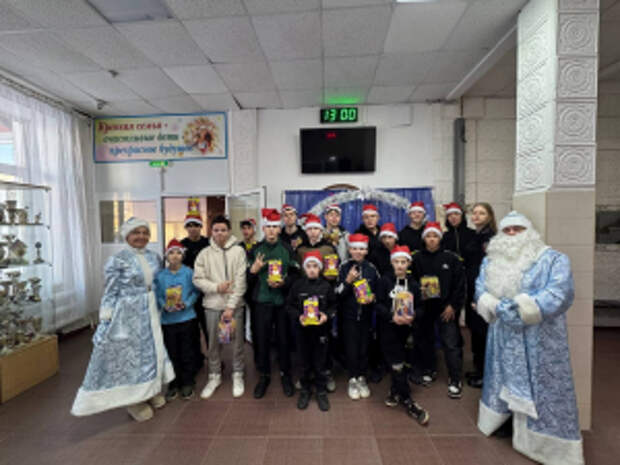 Сотрудники полиции Свердловской области присоединились к Всероссийской акции МВД России «Полицейский Дед Мороз»