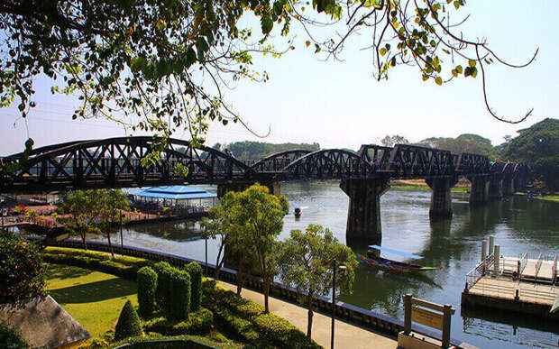 Мост через реку Квай в Таиланде