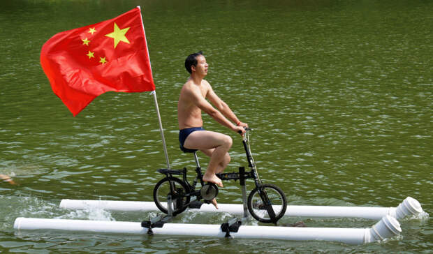 Вело-катамаран. Провинция Гуйчжоу, 29 августа 2013.  авто, изобретатель, китай, самоделка