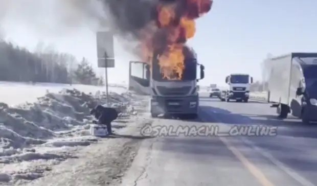 На трассе М-7 сгорел автовоз