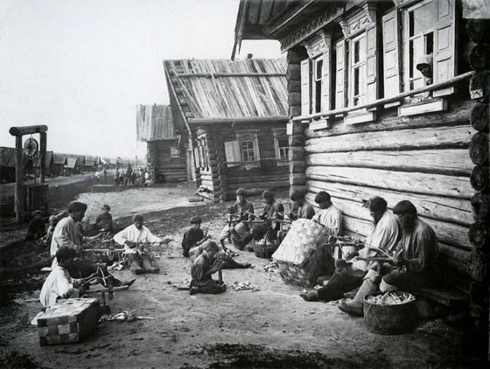 Чем занимались крестьяне начала прошлого столетия, какую работу они выполняли (11)