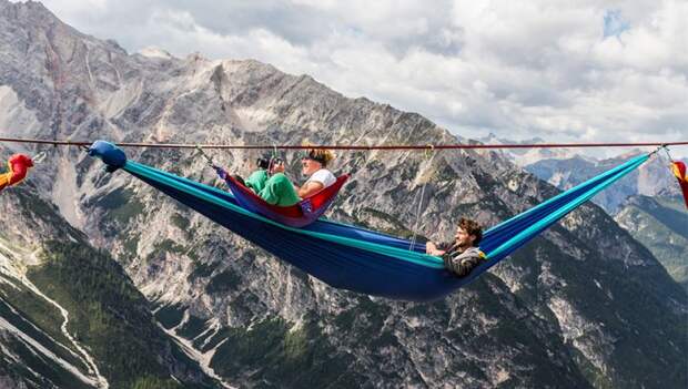 фестиваль highline гамаки на высоте в сотни метров над итальянскими альпами(15)