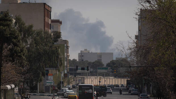 США не сдаются, но Иран держит удар: ближневосточный кризис выходит на новый уровень