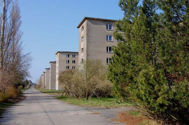 В течение нескольких лет все крупнейшие строительные компании Рейха и около 9 тысяч рабочих были вовлечены в этот проект В течение нескольких лет все крупнейшие строительные компании Рейха и около 9 тысяч рабочих были вовлечены в этот проект война, история, факты