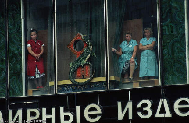 15 исторических фото Москвы 1991 года, когда было очень много митингов