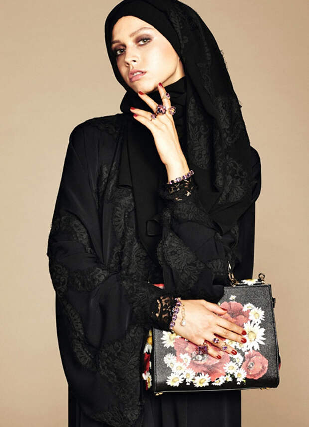 Цветочные принты и обилие аксессуаров.The Dolce & Gabbana Abaya Collection.