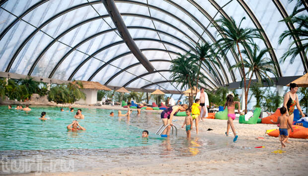 Казахстан, Астана, ТРЦ Хан Шатыр, торгово-развлекательный центр в Астане, проекты Нормана Фостера, шанский шатер, лучшие экоздания мира, достопримечательности Астаны, шопинг в Астане, развлечения в Астане, современная архитектура