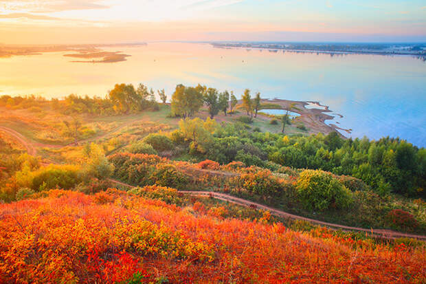 Осенние краски в долине Камы, Россия