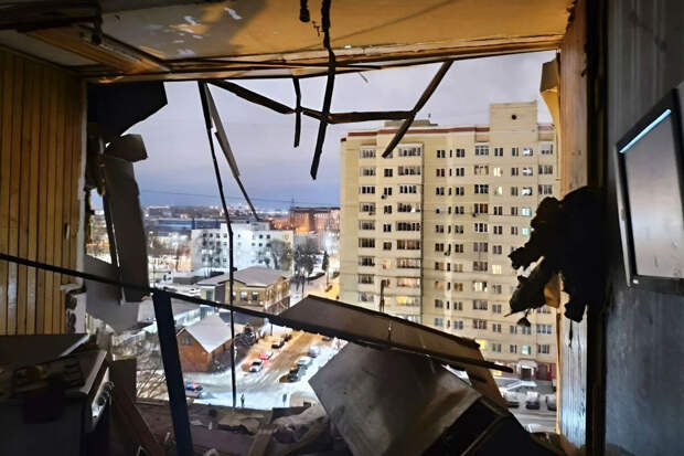 Власти заявили, что пожар в доме в Твери возник из-за взрыва газа, а не дрона