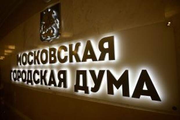 Депутат Мосгордумы Людмила Стебенкова: Пожилым людям особенно важно всегда быть на связи. Фото: Антон Гердо, «Вечерняя Москва»